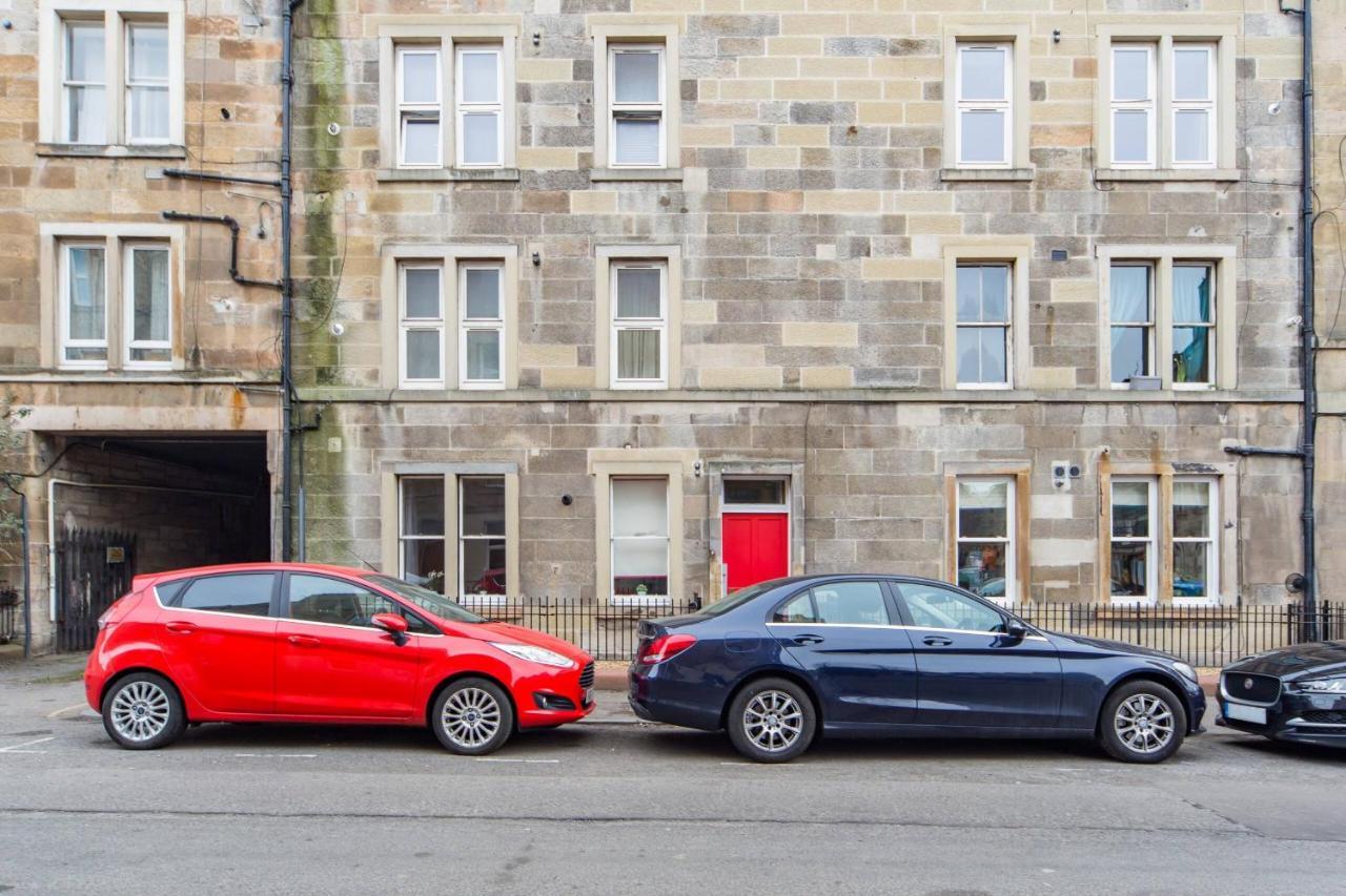 The Plywood Flat, Modern Style In A Traditional Tenement Edinburgh Exterior photo