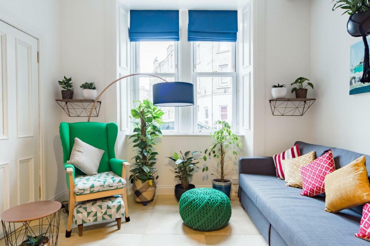 The Plywood Flat, Modern Style In A Traditional Tenement Edinburgh Exterior photo